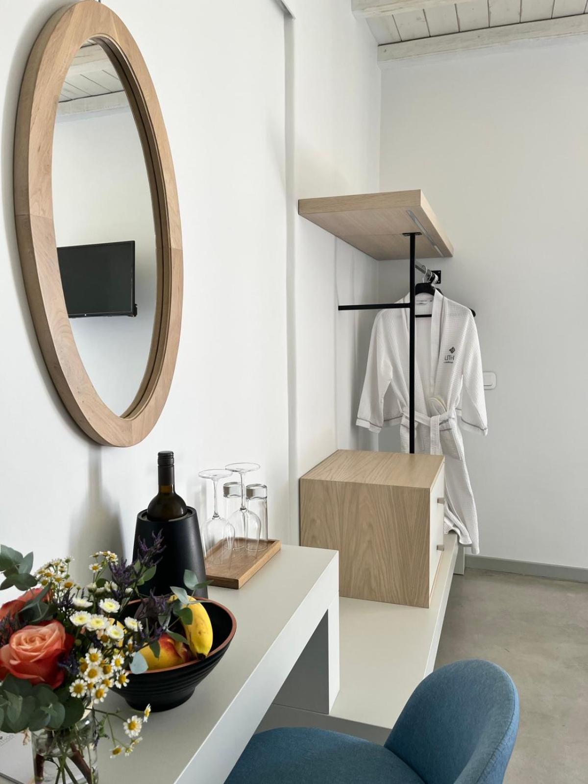 Lithos Luxury Suites Tínos Esterno foto